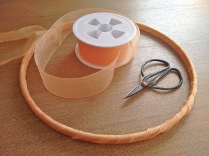 05. Forrar cinta exterior bastidor como hacer atrapasueños tutorial trizas y trazos