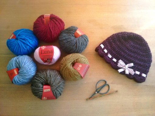 tutorial ganchillo instrucciones gorro lana mujer facil con lazo trizas y trazos materiales