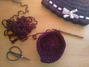 tutorial ganchillo instrucciones gorro lana mujer facil con lazo trizas y trazos tejiendo