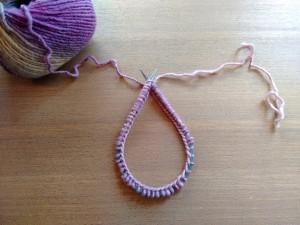 02. Punto tejer paso a paso tutorial conjunto gorro y mitones mujer - Unir puntos para trabajar en circular