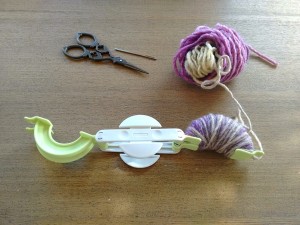 102. Punto tejer paso a paso tutorial conjunto gorro y mitones mujer - Pompón lana en uno de los lados