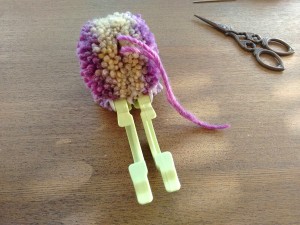 107. Punto tejer paso a paso tutorial conjunto gorro y mitones mujer - Abrir pomponera