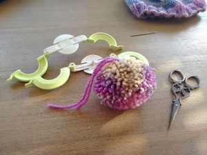 108. Punto tejer paso a paso tutorial conjunto gorro y mitones mujer - Separar piezas