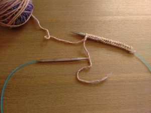 201. Punto tejer paso a paso tutorial conjunto gorro y mitones mujer - Montar puntos mitones