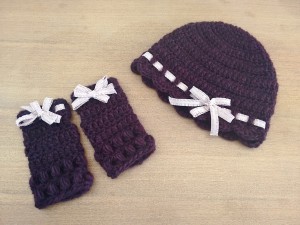 tutorial ganchillo instrucciones gorro mitones lana mujer facil con lazo trizas y trazos paso a paso