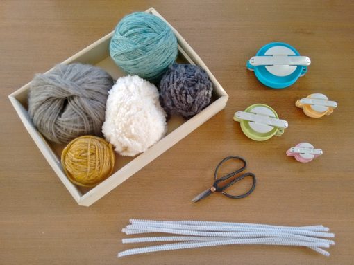 00 Tutorial cómo hacer jarrón flores con pompones de lana trizas y trazos - materiales