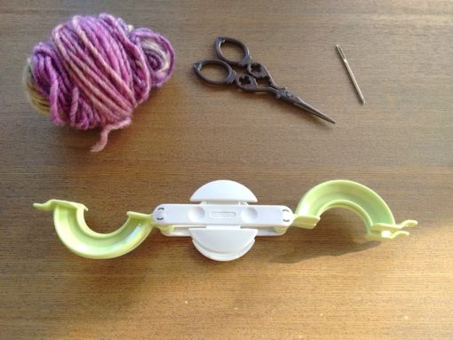 01. Cómo hacer un pompón fácil con pomponera Tutorial - Pompón abrir pomponera